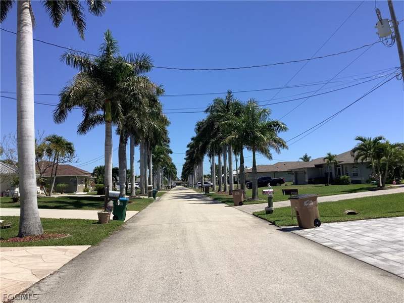 3 bedroom SingleFamilyResidence at 2307 SW 44th St, Cape Coral, Cape Coral — photo 2