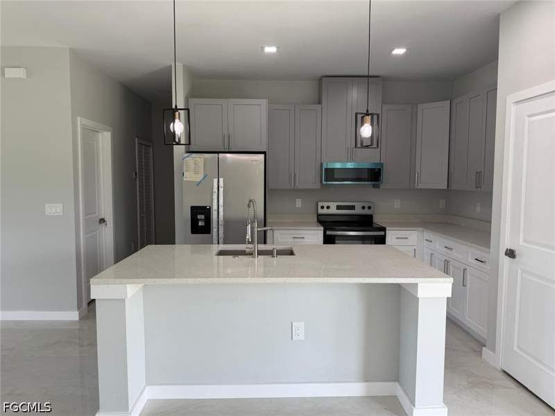 4 bedroom SingleFamilyResidence at 484 Westdale Ave, Lehigh Acres, Lehigh Acres — photo 5