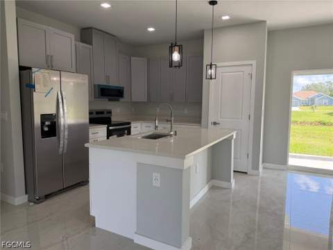 484 Westdale Ave, Lehigh Acres FL - photo 7 of 33