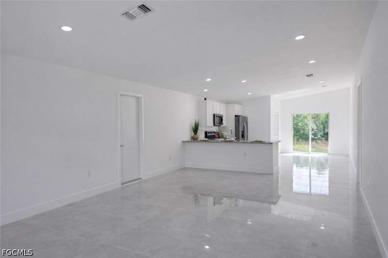 3 bedroom SingleFamilyResidence at 2905 26th St W, Lehigh Acres, Lehigh Acres — photo 3