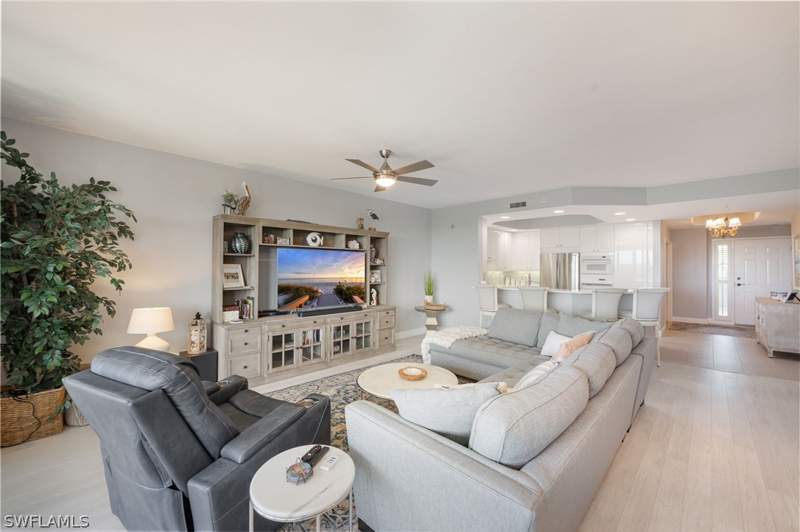 3 bedroom Condominium at 425 Cove Tower Dr 502, Caribe At Cove Towers, Naples — photo 4