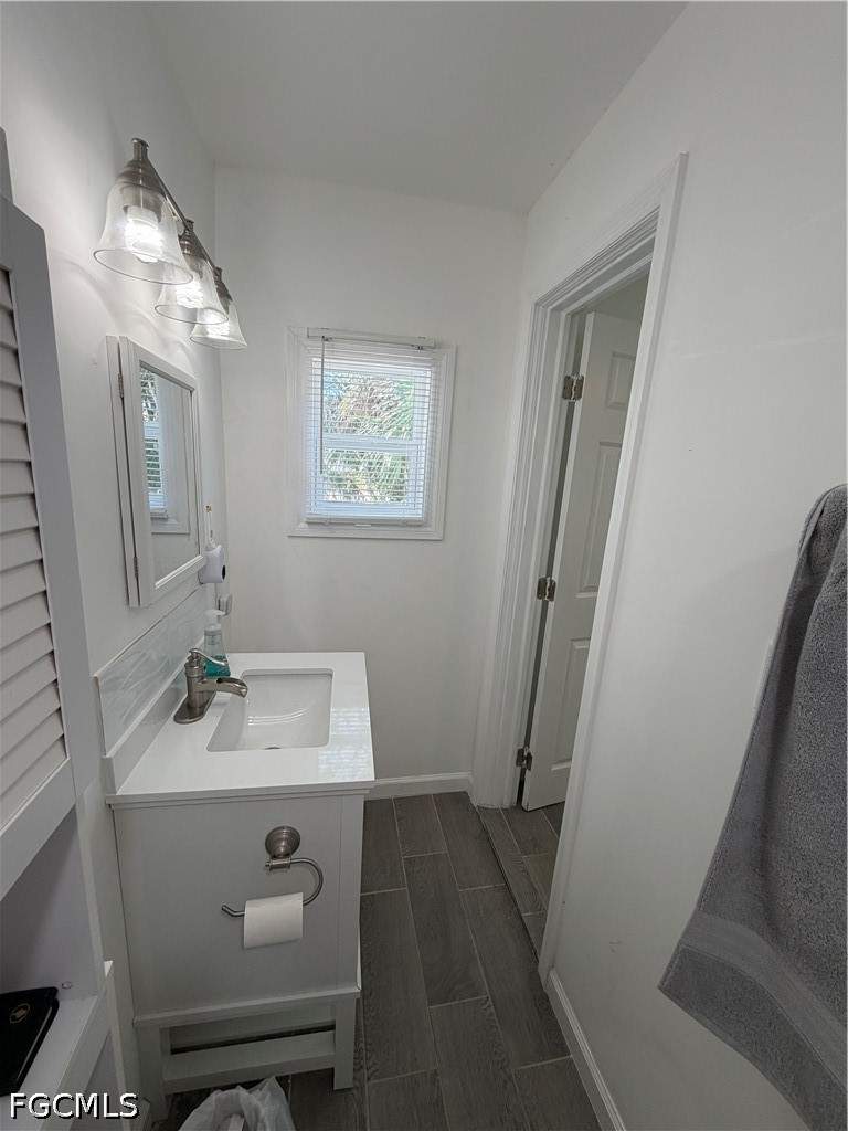 1 bedroom SingleFamilyResidence at 2426 Stella St, Fort Myers, Fort Myers — photo 4