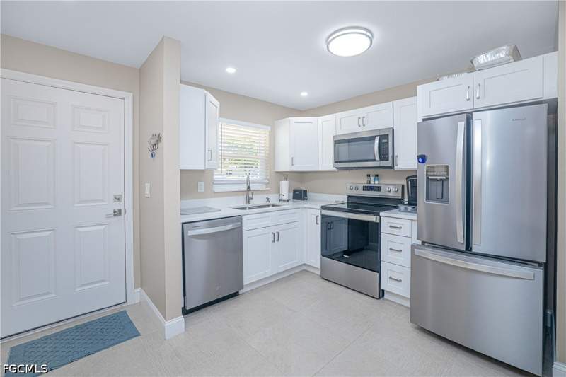 2 bedroom Condominium at 16007 Davis Rd 713, Davis Lake Condo, Fort Myers — photo 5