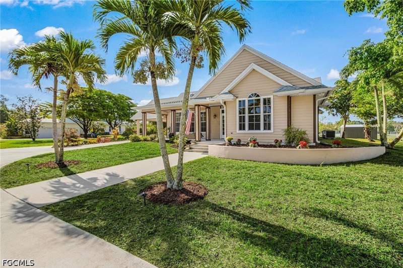 3 bedroom SingleFamilyResidence at 8930 Penzance Blvd, Colonial Farms, Fort Myers — photo 3