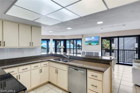 9653 Gulf Shore Dr 303, Naples FL - photo 15 of 50