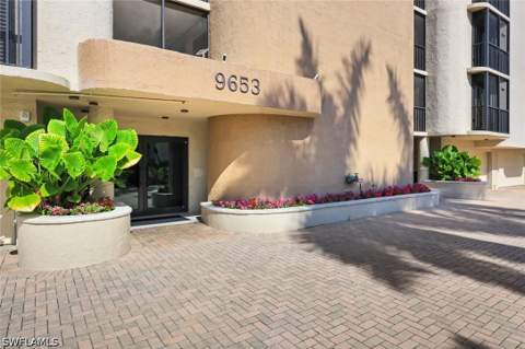 9653 Gulf Shore Dr 303, Naples FL - photo 6 of 50