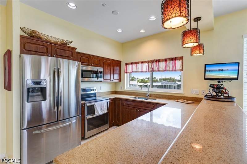3 bedroom SingleFamilyResidence at 90 Ibis St, Sandpiper Village, Fort Myers Beach — photo 4
