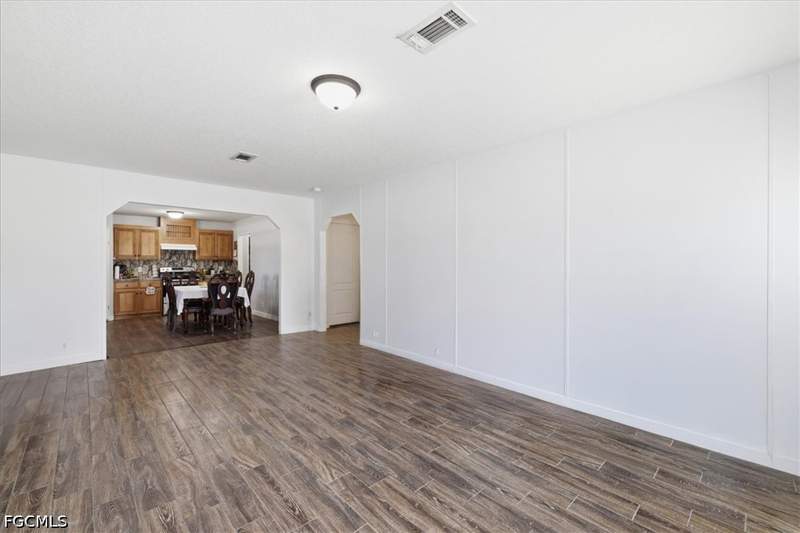 3 bedroom ManufacturedHome at 415 S Kennel St, Montura Ranch Estates, Clewiston — photo 5