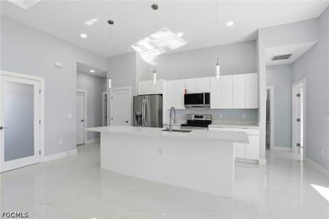 429 Palmyra Ave, Lehigh Acres FL - photo 10 of 44