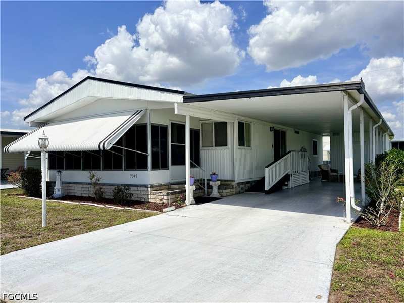 2 bedroom ManufacturedHome at 3049 Longview Ln, Lake Arrowhead Mob Village, North Fort Myers — photo 1