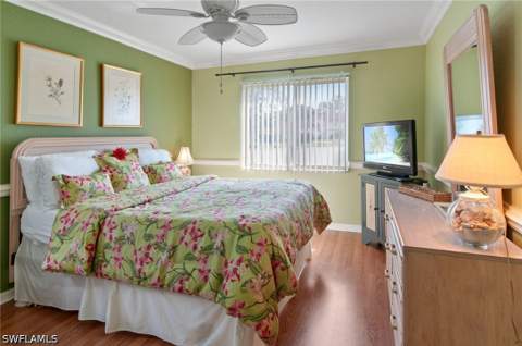 515 Gabriel Cir 1901, Naples FL - photo 8 of 32