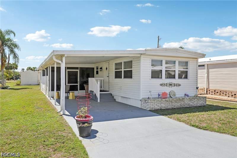 2 bedroom ManufacturedHome at 9806 Sugarberry Way, Crystal Lakes, Fort Myers — photo 2