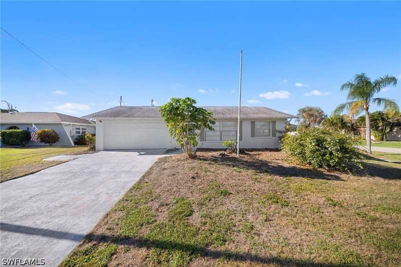 3 bedroom SingleFamilyResidence at 624 SE 35th St, Cape Coral, Cape Coral — photo 1