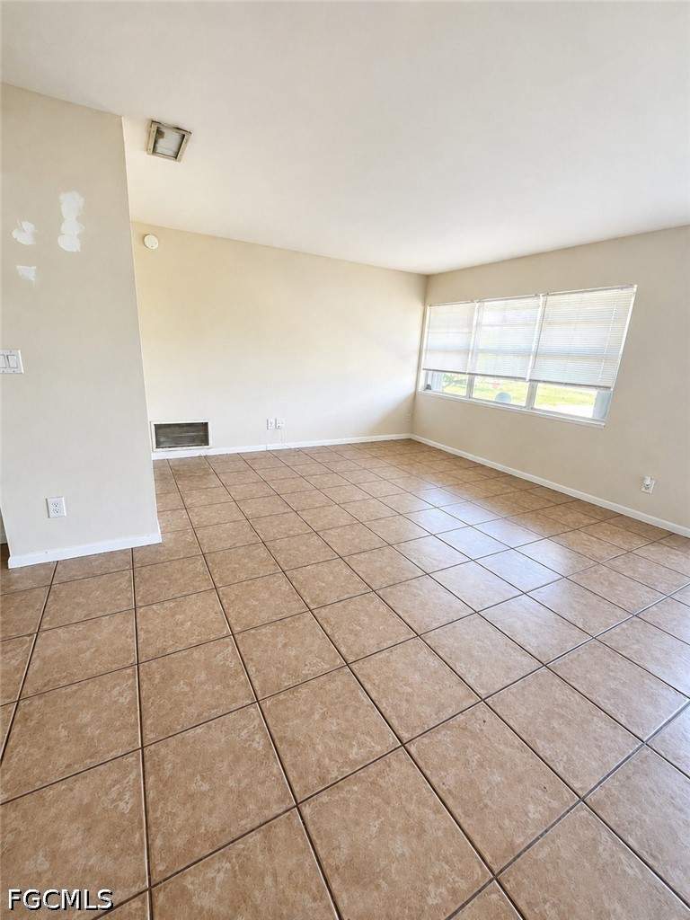 2 bedroom SingleFamilyResidence at 1515 Medford Pl, Kenilwood, Lehigh Acres — photo 3