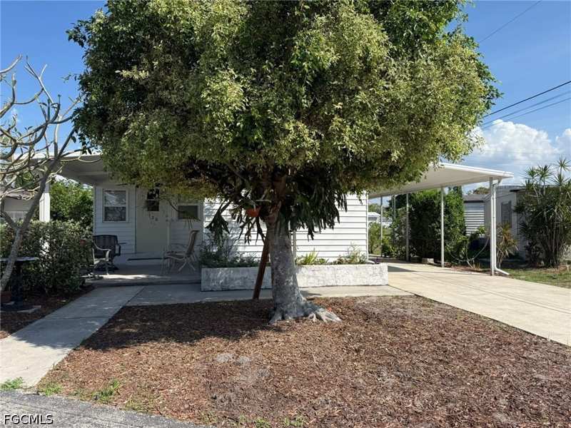 2 bedroom ManufacturedHome at 120 Lantern Pl, Mobile Manor, North Fort Myers — photo 1
