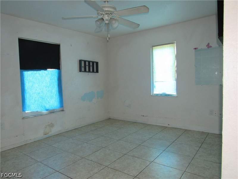 2 bedroom SingleFamilyResidence at 2365 Canal St, Lovejoy Park, Fort Myers — photo 5