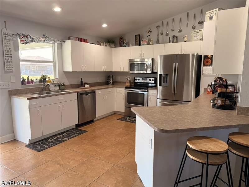 3 bedroom SingleFamilyResidence at 843 Nyasa Ave, Mirror Lakes, Fort Myers — photo 5