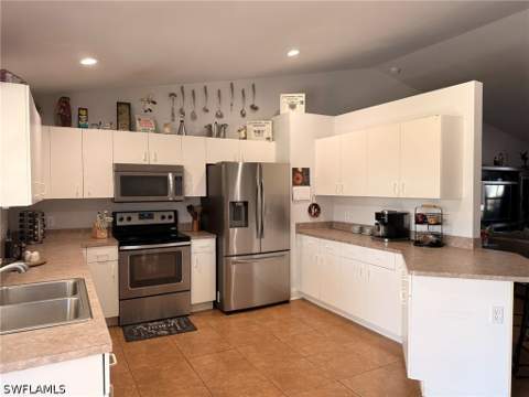843 Nyasa Ave, Fort Myers FL - photo 6 of 20