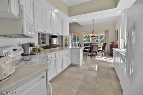 7919 Valentina Ct, Naples FL - photo 11 of 42