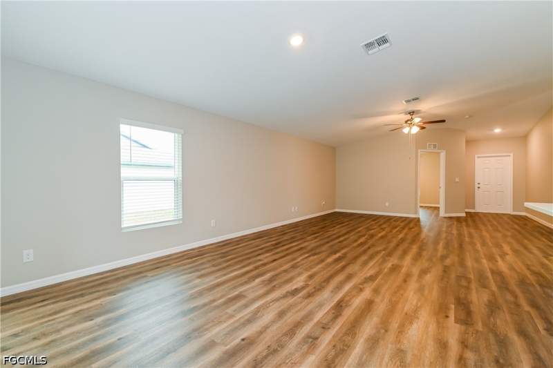 4 bedroom SingleFamilyResidence at 719 SW 13th Ter, Cape Coral, Cape Coral — photo 2