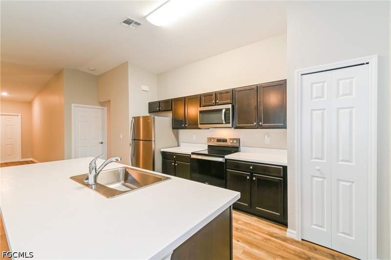 4 bedroom SingleFamilyResidence at 719 SW 13th Ter, Cape Coral, Cape Coral — photo 5