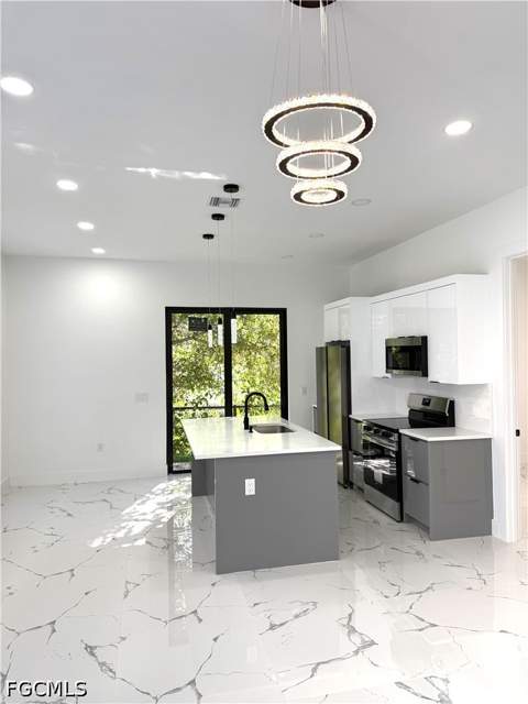 914 Sunrise Blvd, Lehigh Acres FL - photo 10 of 17