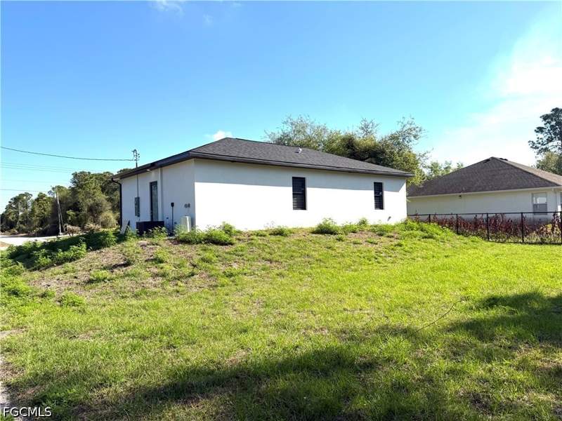 3 bedroom SingleFamilyResidence at 914 Sunrise Blvd, Southeast Lehigh, Lehigh Acres — photo 4