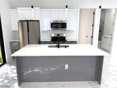 914 Sunrise Blvd, Lehigh Acres FL - photo 8 of 17