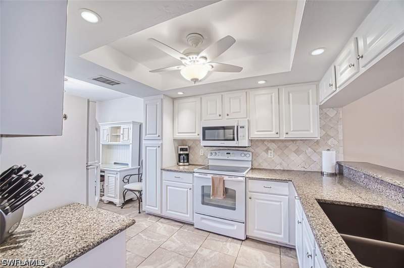 2 bedroom Condominium at 13131 Cross Creek Blvd 103, Clubhouse Village, Fort Myers — photo 3