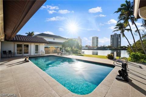 319 Pirates Bight, Naples FL - photo 6 of 26