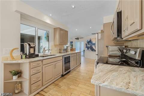 134 SW 53rd Ter, Cape Coral FL - photo 9 of 25