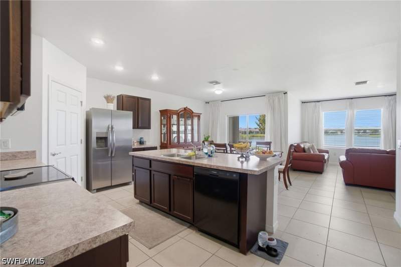 4 bedroom SingleFamilyResidence at 3422 Cancun Ct, Entrada, Cape Coral — photo 4