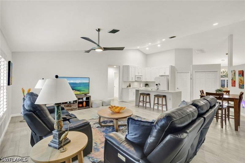 3 bedroom SingleFamilyResidence at 9820 Alhambra Ln, Spanish Wells, Bonita Springs — photo 4