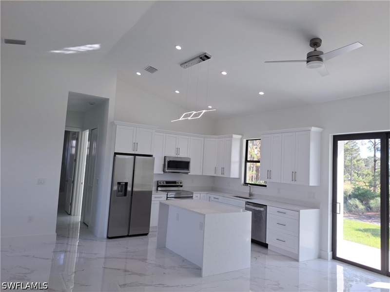 3 bedroom SingleFamilyResidence at 2915 28th St SW, Lehigh Acres, Lehigh Acres — photo 3