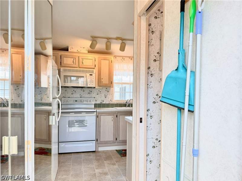 1 bedroom ManufacturedHome at 2 Jade Dr 2J, Enchanting Shores, Naples — photo 2