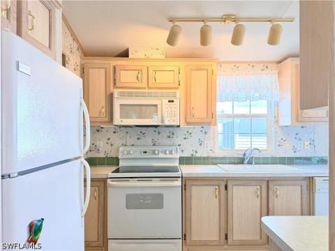 2 Jade Dr 2J, Naples FL - photo 9 of 44