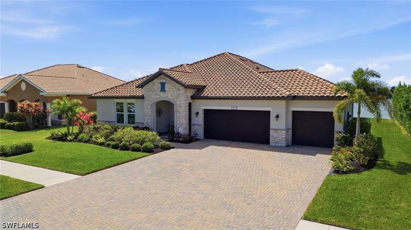 3 bedroom SingleFamilyResidence at 2094 Grove Dr, Valencia Lakes, Naples — photo 2
