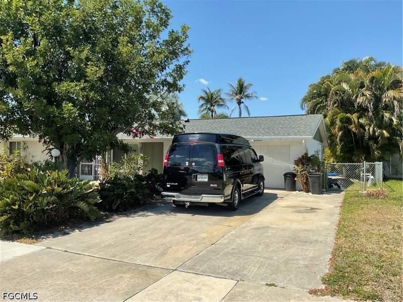 3 bedroom SingleFamilyResidence at 4617 Forest glen Dr, Waterway Estates, North Fort Myers — photo 2