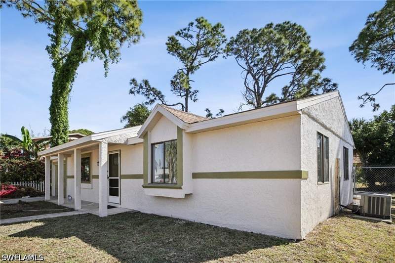 2 bedroom SingleFamilyResidence at 17413 Lee Rd, San Carlos Park, Fort Myers — photo 2