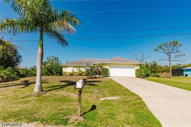 3 bedroom SingleFamilyResidence at 11693 Oakland Dr, Charlotte Shores, Bokeelia — photo 2