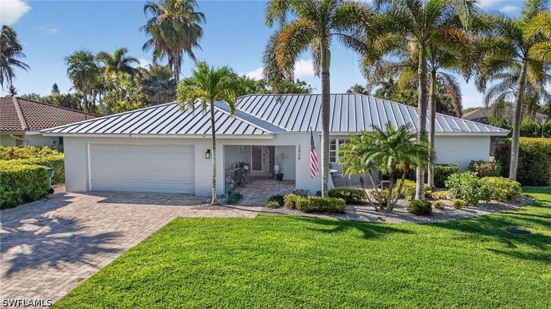 3 bedroom SingleFamilyResidence at 2424 Longboat Dr, Coconut River, Naples — photo 2