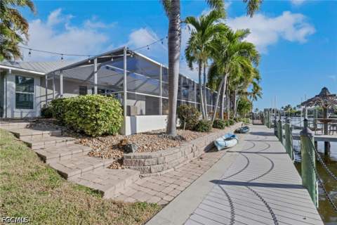 2562 SW 27th Pl, Cape Coral FL - photo 12 of 27