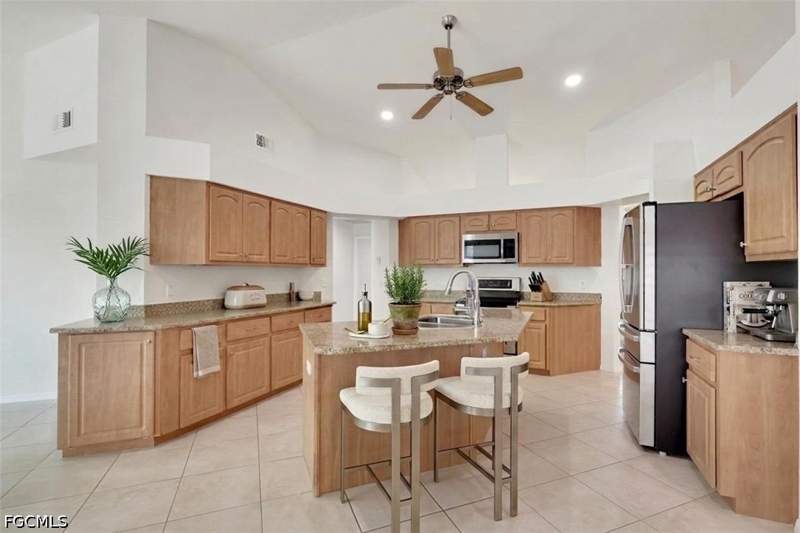 3 bedroom SingleFamilyResidence at 2562 SW 27th Pl, Cape Coral, Cape Coral — photo 4