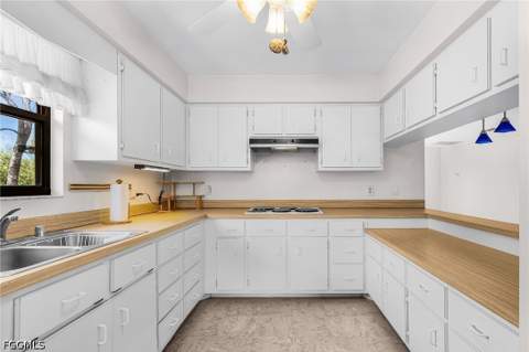 8677 Whispering Pines Dr, St James City FL - photo 10 of 43