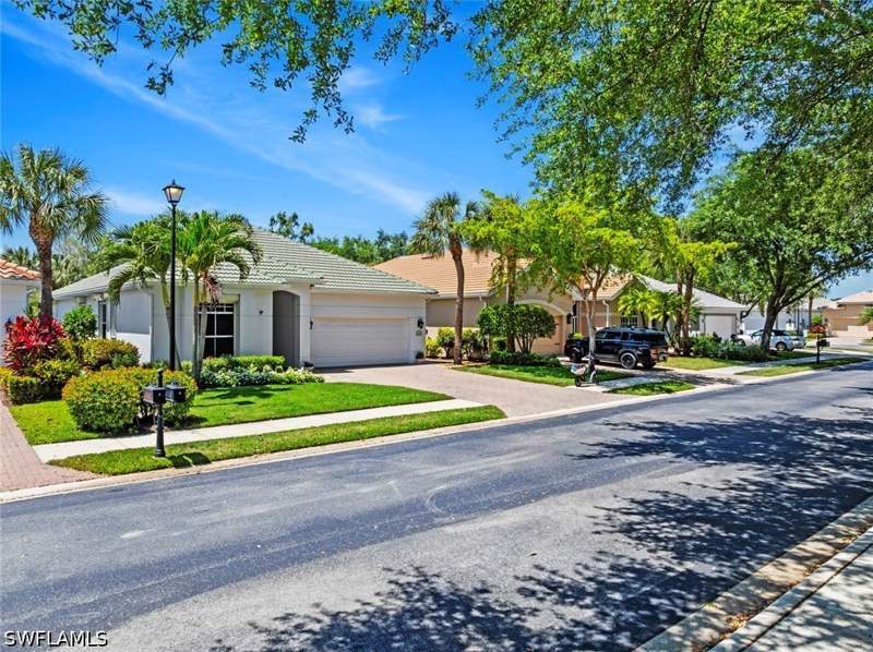 3 bedroom SingleFamilyResidence at 3599 Grand Cypress Dr, Bradford Lakes, Naples — photo 2