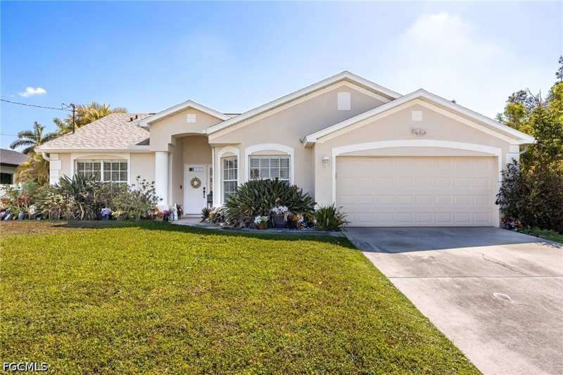 3 bedroom SingleFamilyResidence at 213 SE 4th Pl, Cape Coral, Cape Coral — photo 1