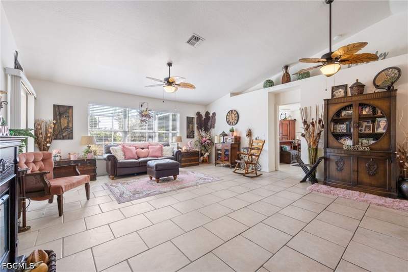 3 bedroom SingleFamilyResidence at 213 SE 4th Pl, Cape Coral, Cape Coral — photo 5