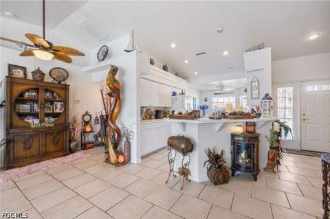 213 SE 4th Pl, Cape Coral FL - photo 9 of 48