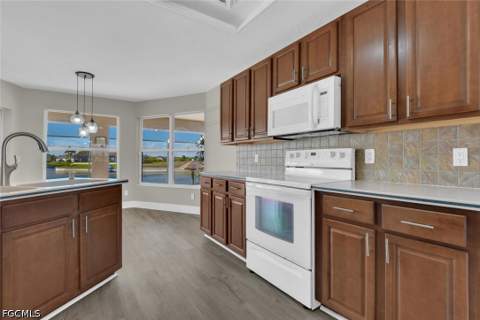 814 NW 11th Pl, Cape Coral FL - photo 8 of 38