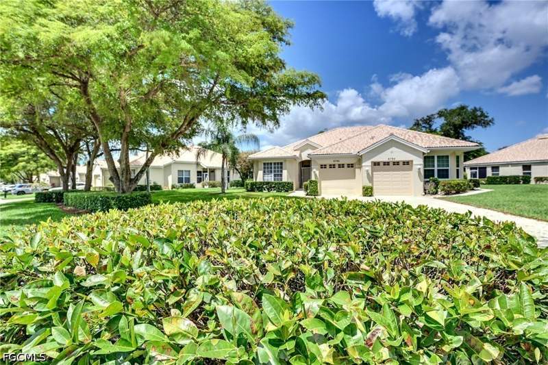 2 bedroom Detached at 8786 E Bay Cir, Sommerset Villas, Fort Myers — photo 2